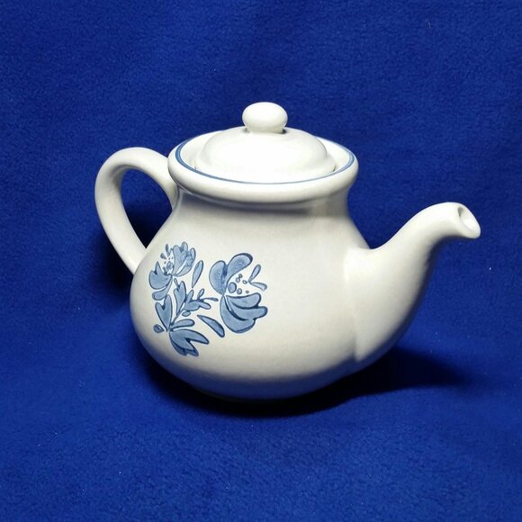 Pfaltzgraff Yorktowne Teapot 5 Cup Stoneware Country Kitchen USA Backstamp - Picture 6 of 11
